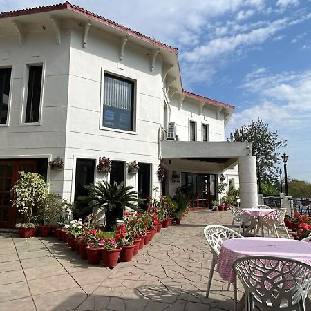 8Fold-Pinecrest By Larisa, Bhimtal Hotel Kültér fotó