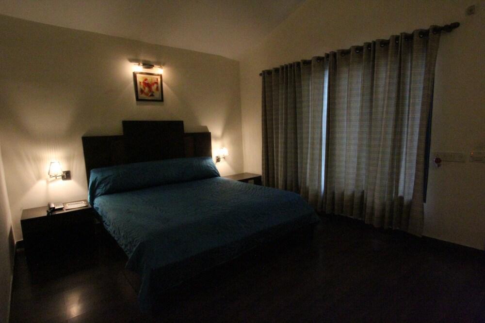 8Fold-Pinecrest By Larisa, Bhimtal Hotel Kültér fotó