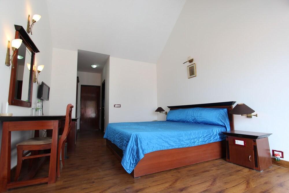 8Fold-Pinecrest By Larisa, Bhimtal Hotel Kültér fotó
