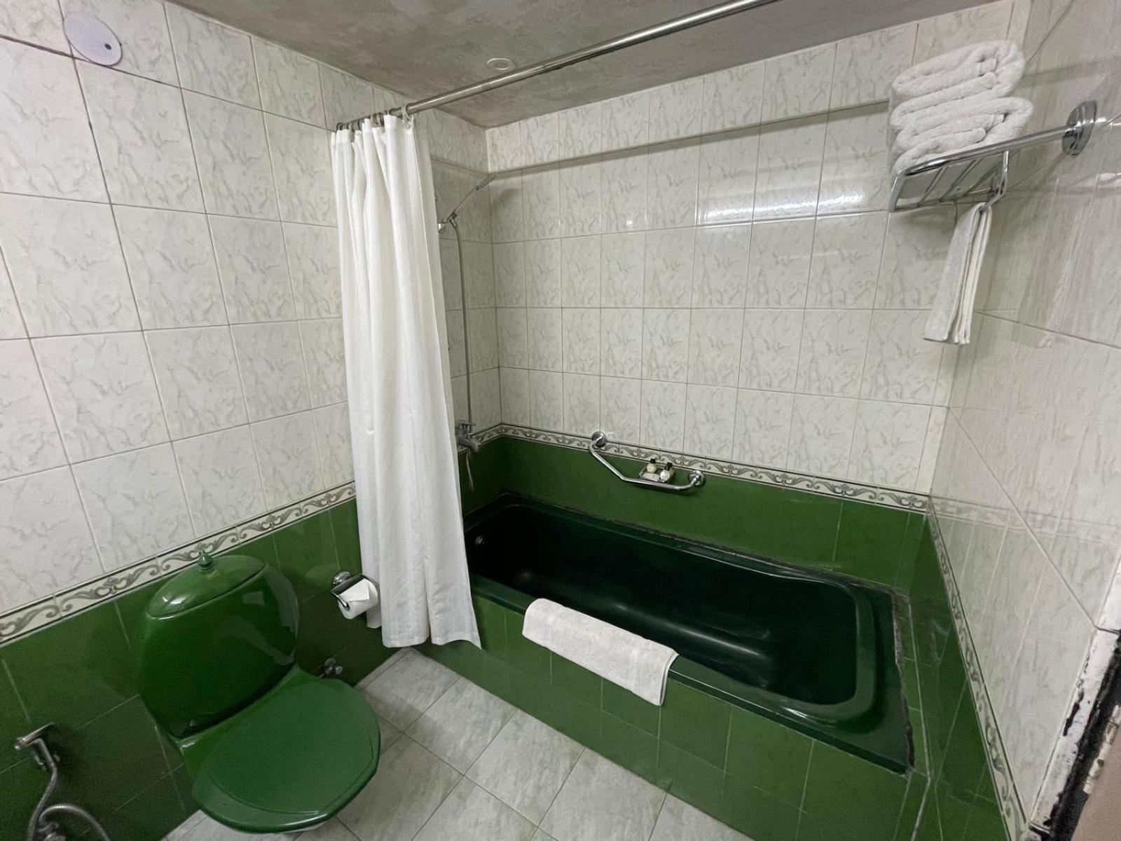 8Fold-Pinecrest By Larisa, Bhimtal Hotel Kültér fotó