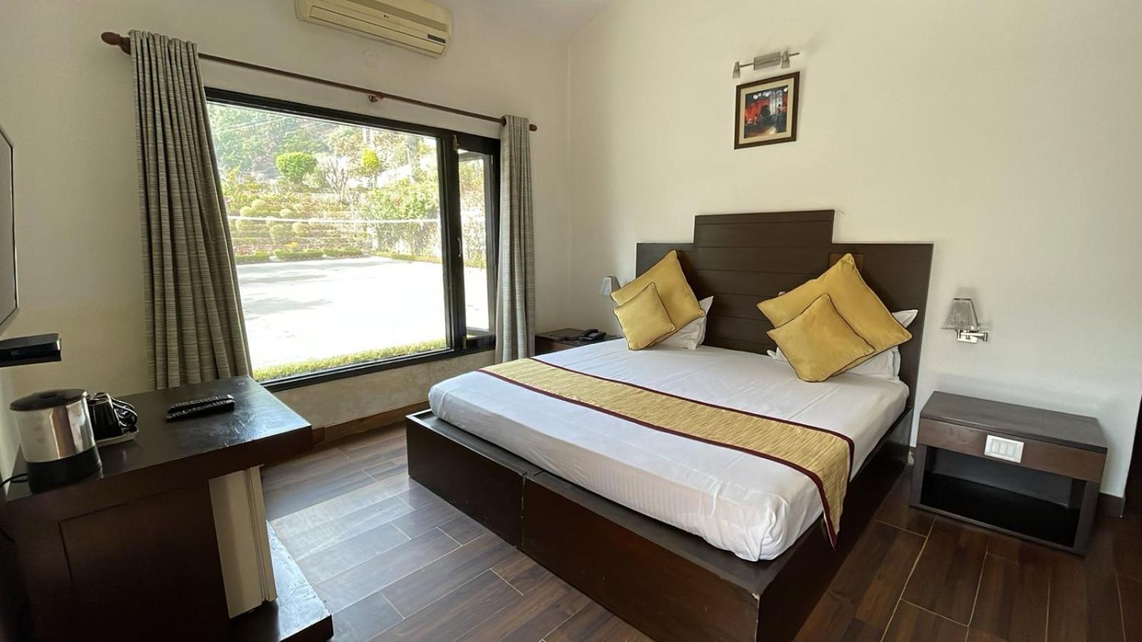 8Fold-Pinecrest By Larisa, Bhimtal Hotel Kültér fotó