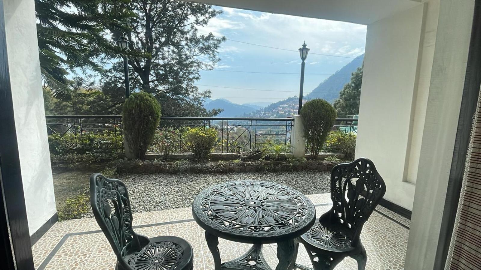 8Fold-Pinecrest By Larisa, Bhimtal Hotel Kültér fotó