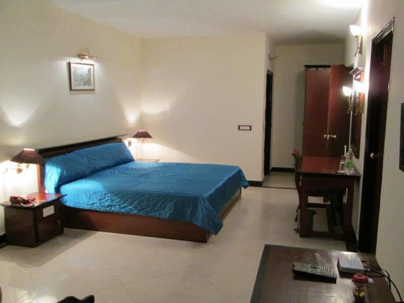 8Fold-Pinecrest By Larisa, Bhimtal Hotel Kültér fotó